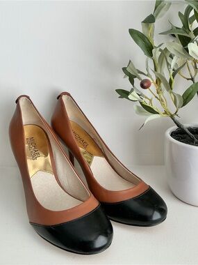 Preloved Michael Kors Two-Tone Brown and Black Leather Pumps
